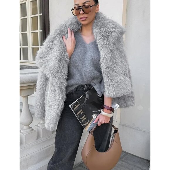 Women's Faux Fur Coat Long Sleeve Short Winter Furry Jacket with Pockets - Picture 3 of 4